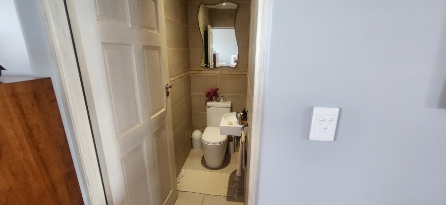 6 Bedroom Property for Sale in Da Nova Western Cape